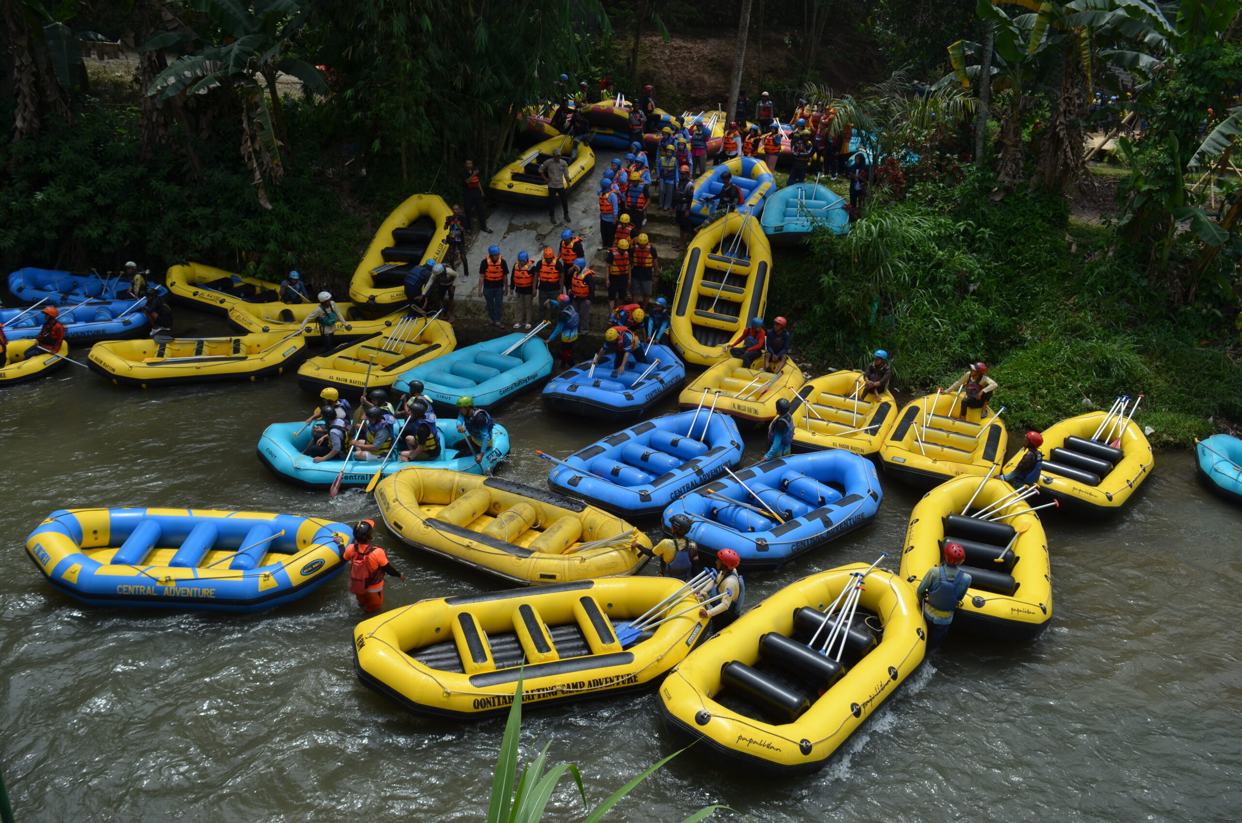 Menantang Adrenalin di Sungai Cisadane: Sensasi Arung Jeram di Jantung Bogor