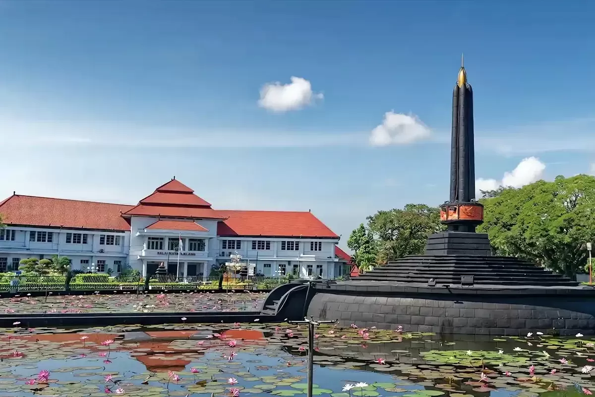 tugu-malang-2188140920-880525526